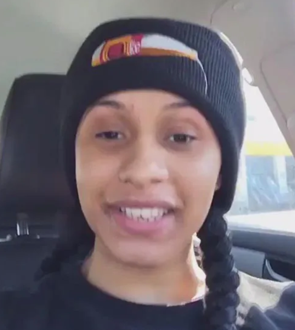 10 Cardi B No Makeup Photos That Look Stunning Than Makeup(02)