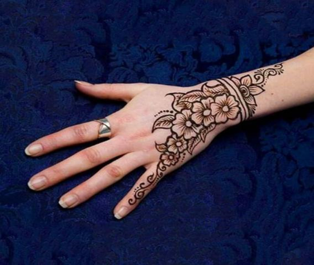 Arabic Floral Pattern Back Hand Mehndi Design