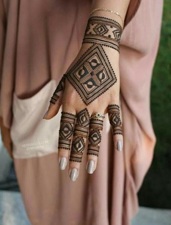 Geometrical Back Hand Mehndi Design