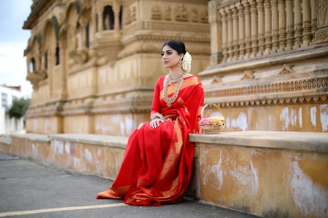 Aesthetic Saree Poses for Girls