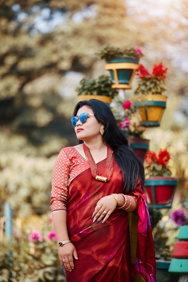 Simple saree poses with sunglasses